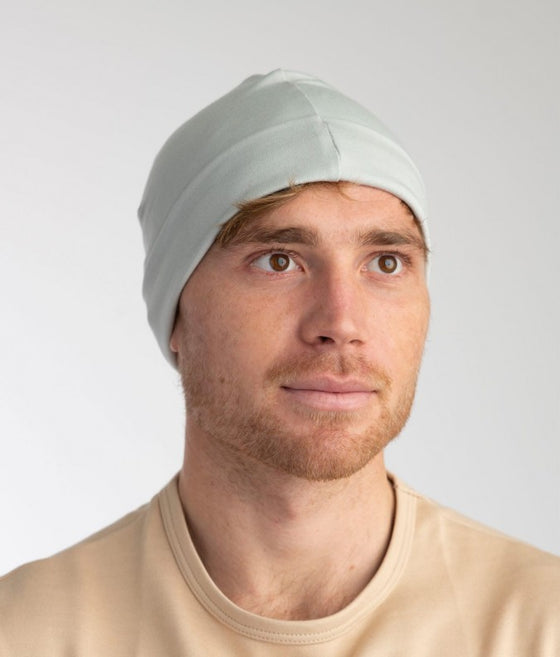EMF protective beanie Leblok in grey on a man