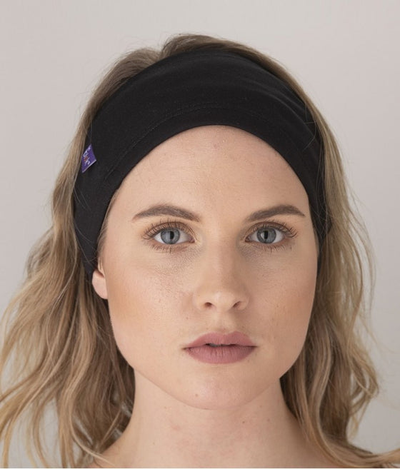 EMF protective headband Leblok in black displayed on a model