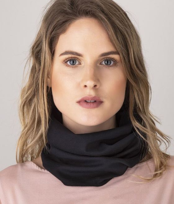 EMF protective hooped scarf Leblok in black displayed on a model - front