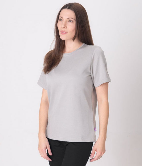 A woman wearing grey EMF shielding T-Shirt Leblok and Leblok leggings
