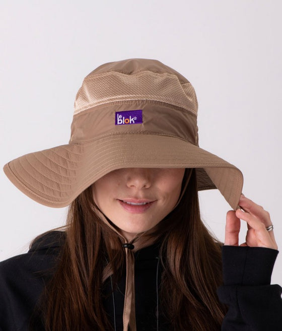 A woman wearing RF blocking Safari hat from Leblok